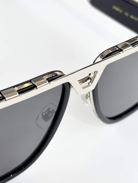 Picture of Louis Vuitton Sunglasses _SKUfw76324536fw